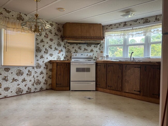 Building Photo - 103 Forest Line Dr