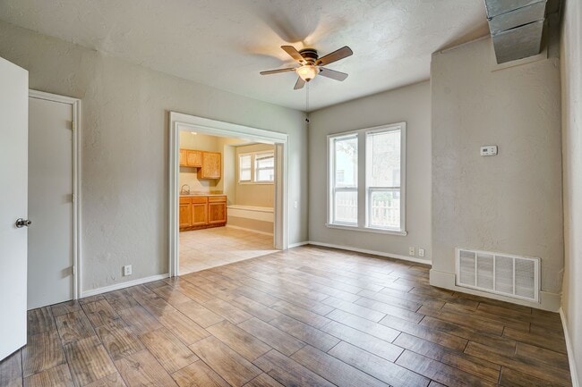 Building Photo - Renovated 3-Bed Gem Minutes from OU & Camp...