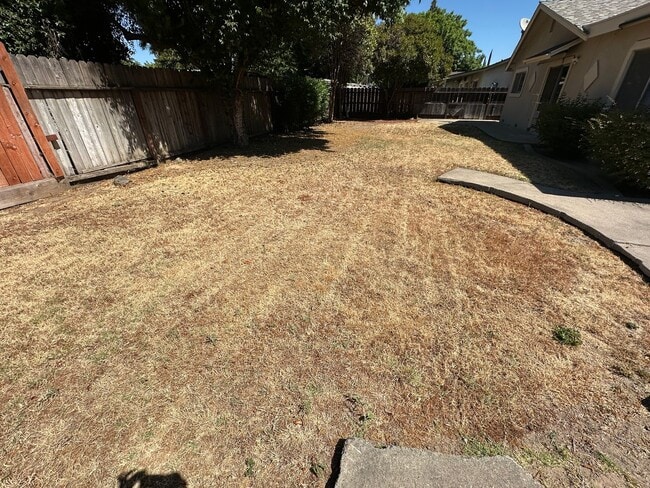 Building Photo - 1321 Palomar Way