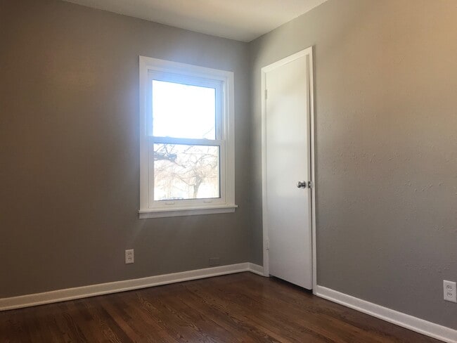 Building Photo - 1244 Pershing Dr