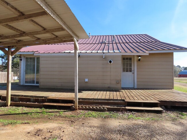 Building Photo - Country Living in Troup! Updated 3 Bedroom...