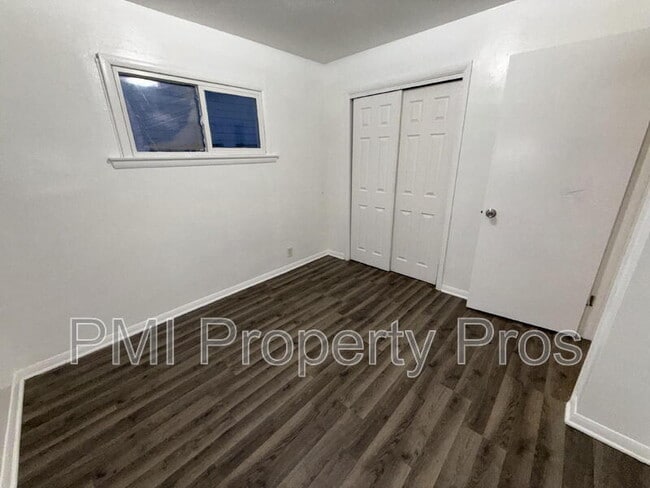 Building Photo - 5656 N 61st St