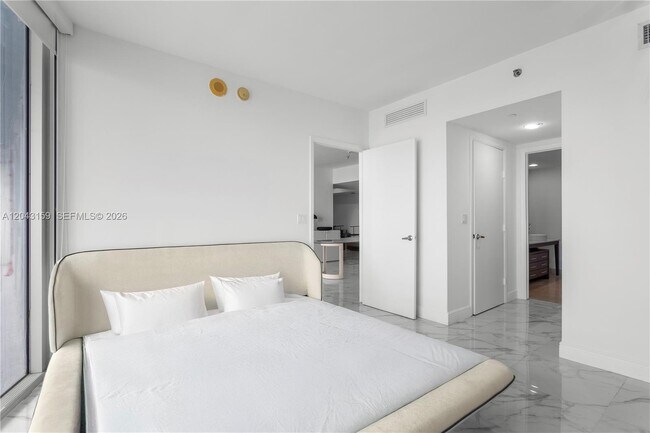 Building Photo - 465 Brickell Ave