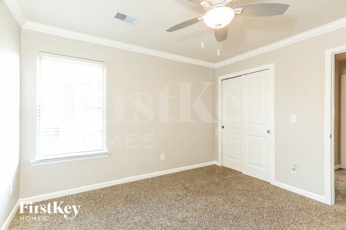 Building Photo - 1005 Bethpage Ln