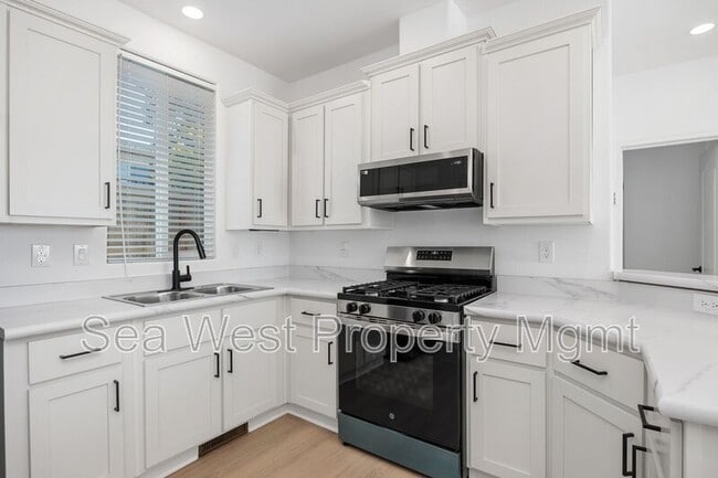 Building Photo - 767 Del Riego Ave