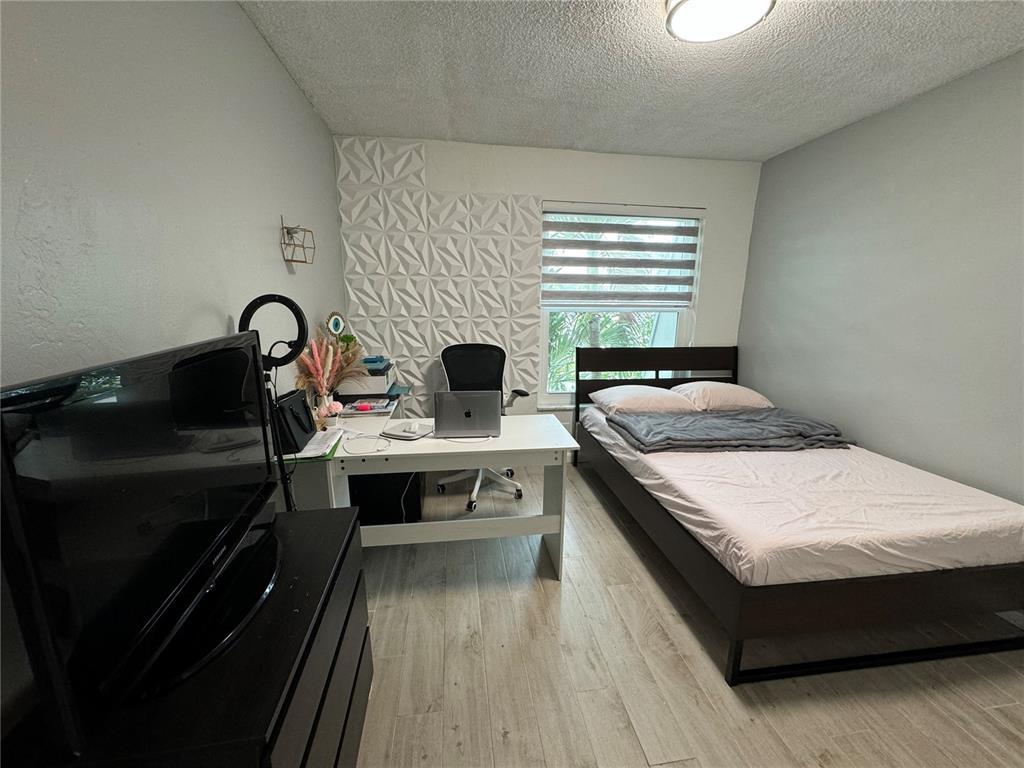 Building Photo - 4028 SW 67th Ter