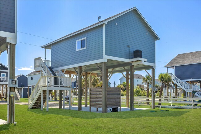 Building Photo - 1079 Cedar Ln