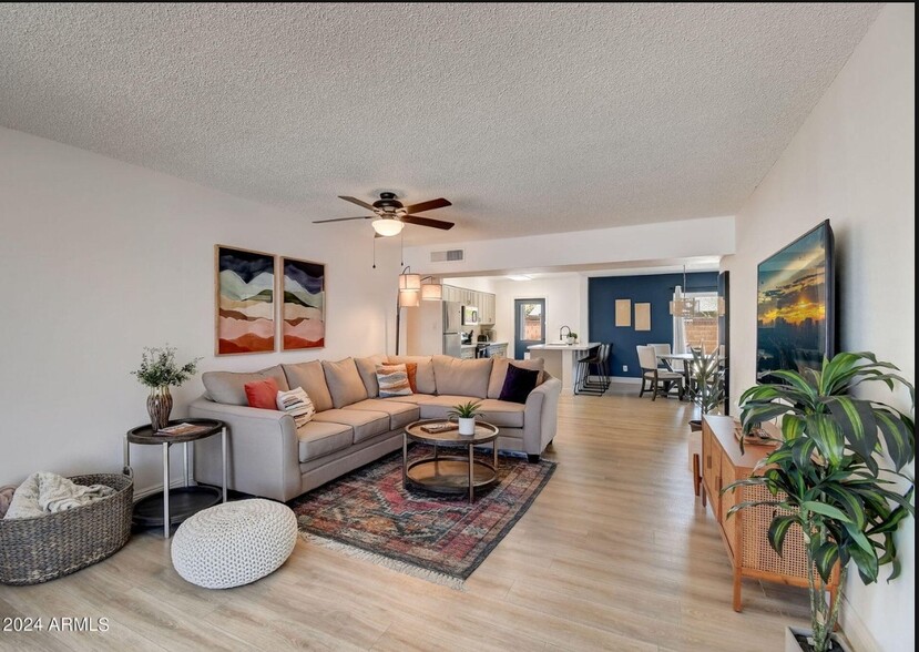 Building Photo - 1015 E Concorda Dr