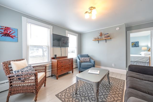 Building Photo - 396 Preble St