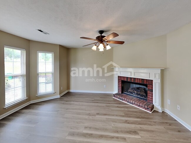Building Photo - 3744 Henricks Hill Dr