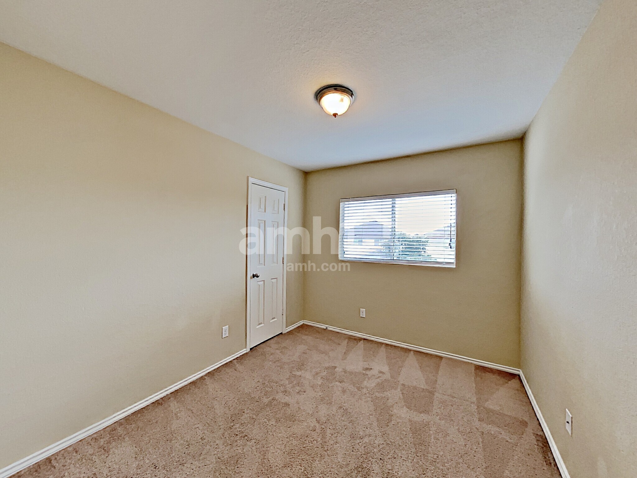 Building Photo - 9210 Pacific Maple