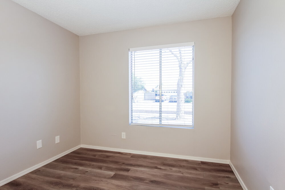 Building Photo - 5620 W Villa Maria Dr