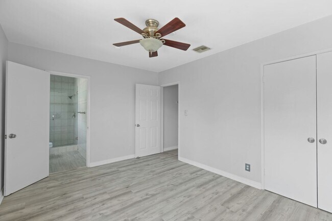 Building Photo - Beautiful 3-Bedroom Home with Pool in Tarzana!