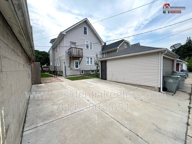 Building Photo - 2728 N 47th St