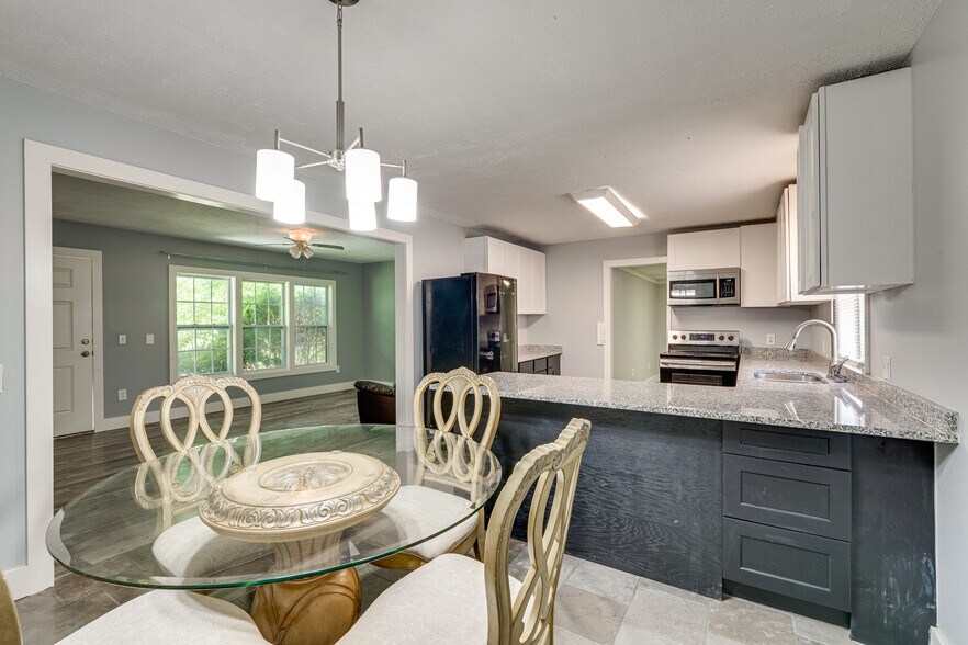 Building Photo - 279 Stones River Rd