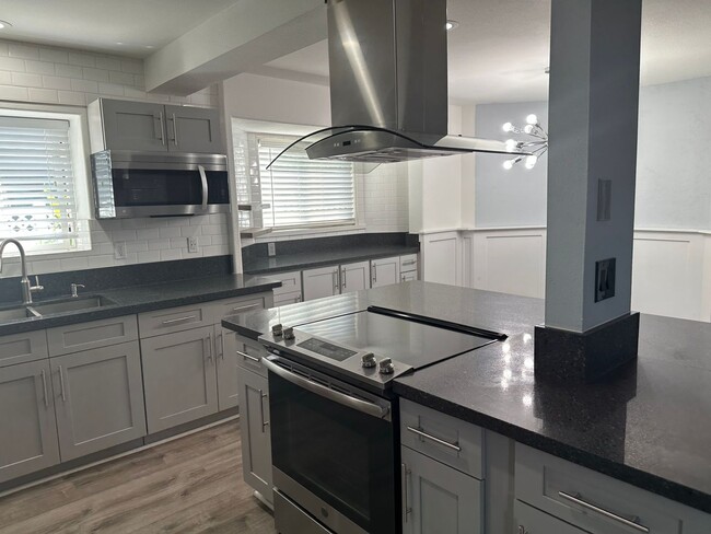 Building Photo - Free Perks, Spacious 4-Bedroom, 3-Bath Home!