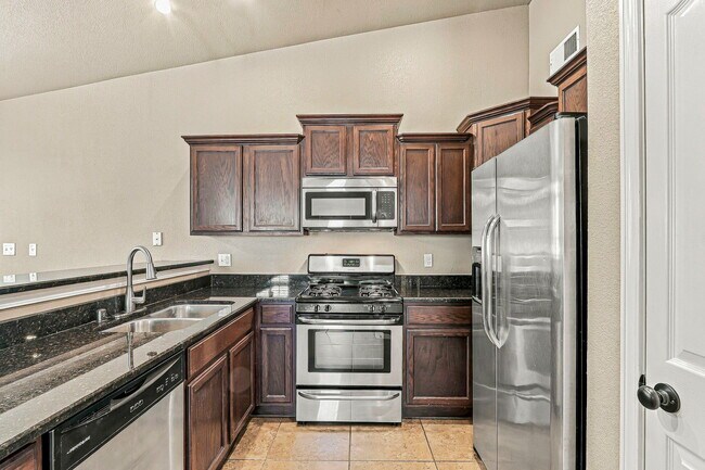 Building Photo - 14352 S Cave Ave