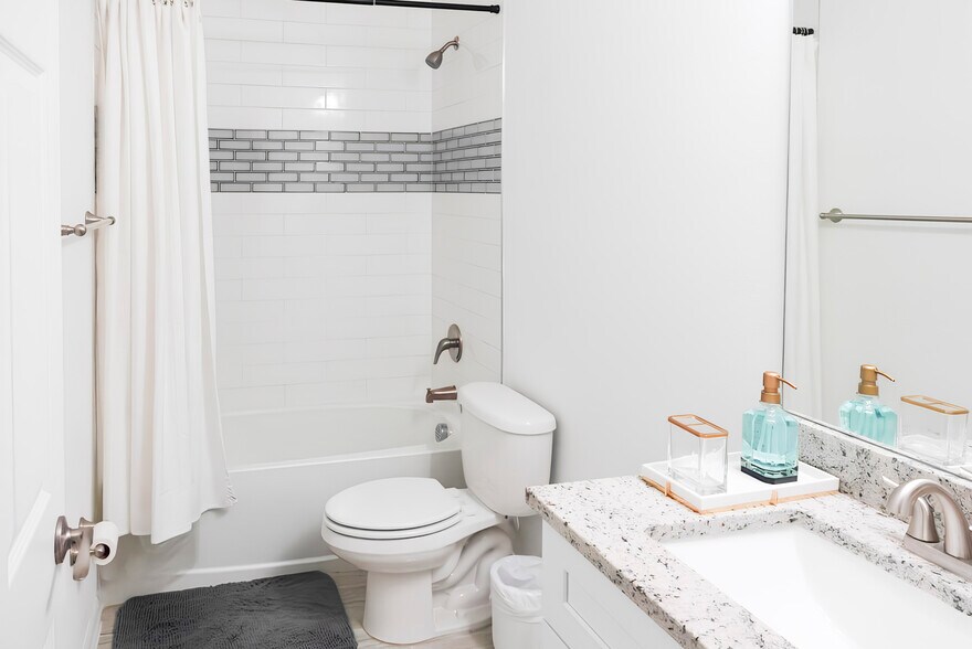 Building Photo - 113 Murphy St