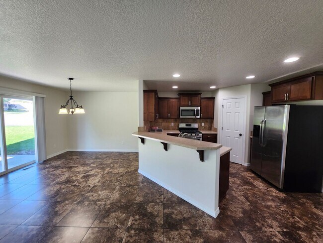 Building Photo - $700 Move-in Special! Beautiful South Richland 3 bed, 2.5 ba + Bonus Room