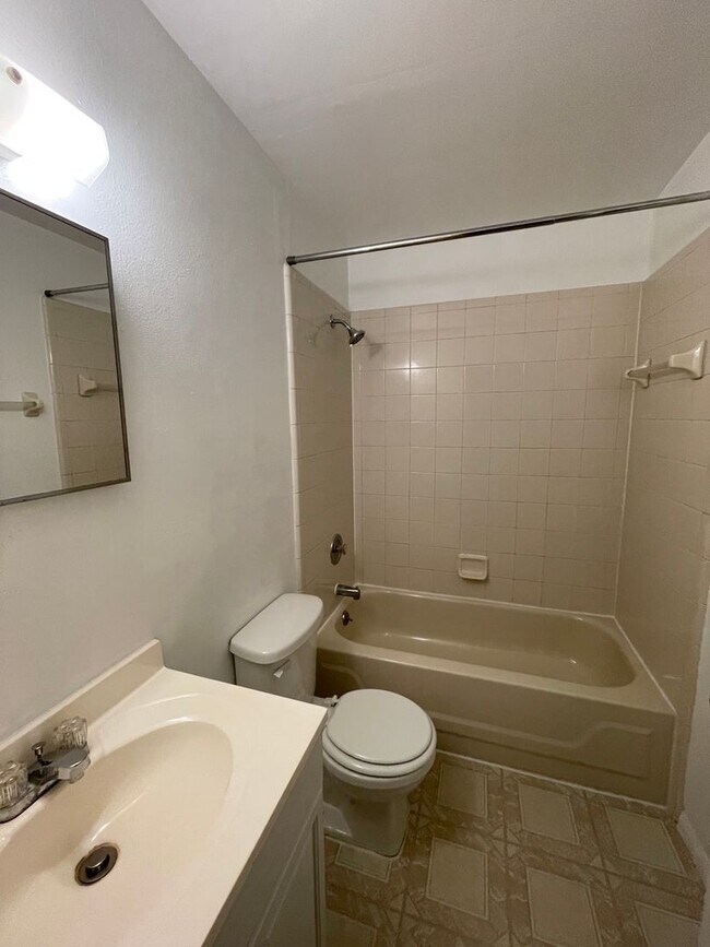 Building Photo - 2bed 2bath Ground Floor Condo for rent for $1100.00 Available Immediately!