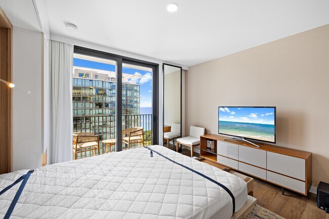 Building Photo - 987 Queen St