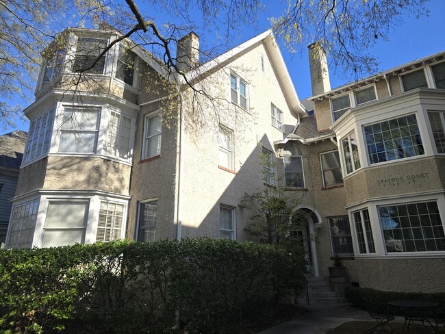 Building Photo - 800 Graydon Ave