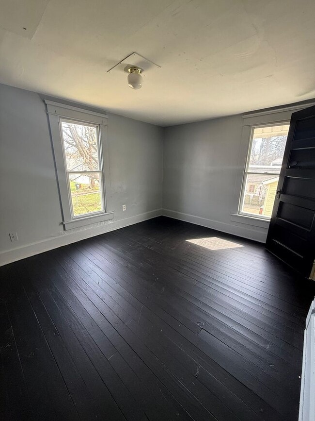 Building Photo - 3 bedrooms house