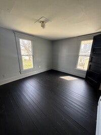 Building Photo - 3 bedrooms house