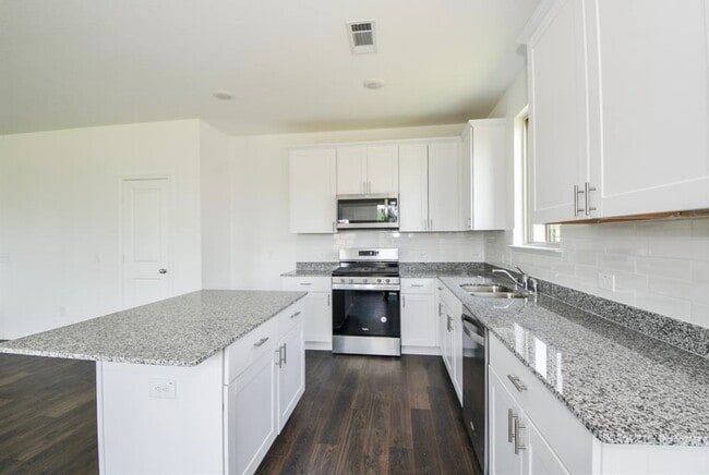 Building Photo - 16439 Big Hickory Dr