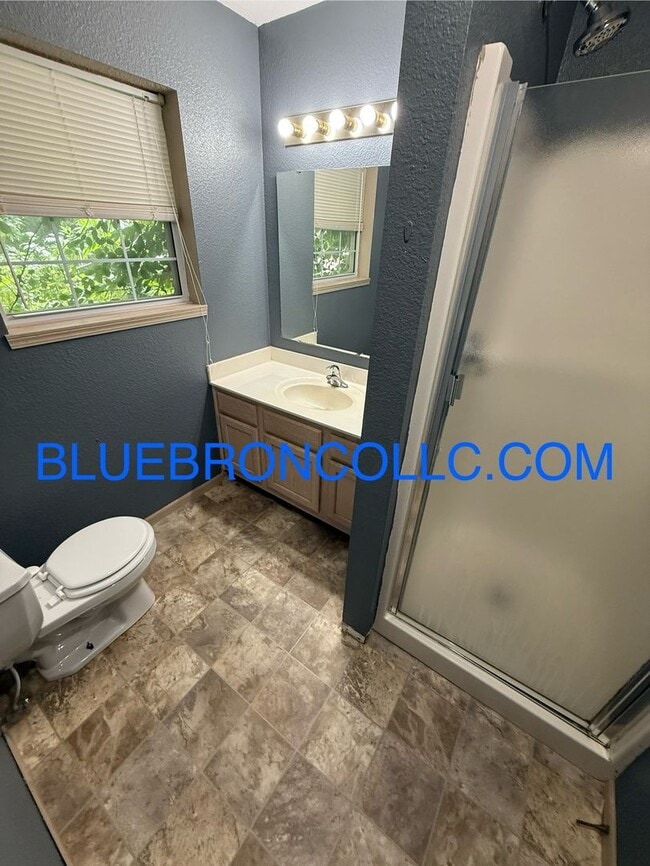 Building Photo - Remodeled 3-Bedroom Home in Lee’s Summit w...