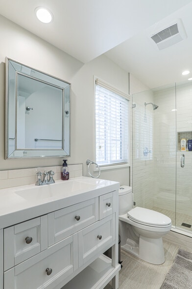 Downstairs Full Bathroom - 4155 Edenhurst Ave
