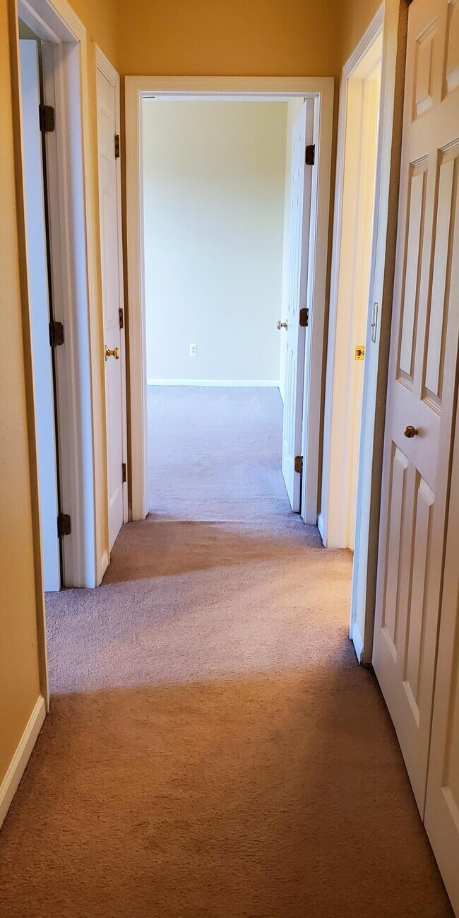 Building Photo - 1354 Fox Pointe Cir