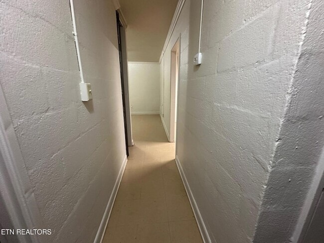 Building Photo - 706 Jay St