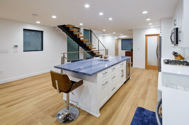 Building Photo - 3920 O-Fully Furnished | Hollywood Beach |...