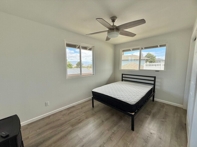 Building Photo - Partially Furnished &Renovated 2 Bedroom /...