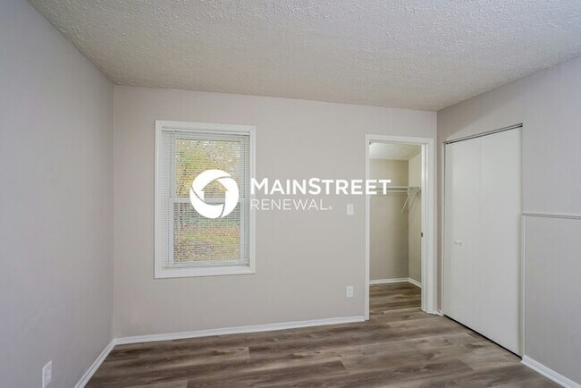 Building Photo - 3 Bedroom Pet-Friendly Home in LOUISVILLE,...