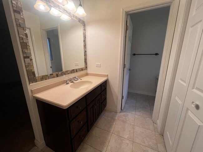Building Photo - 809 Overlook Dr