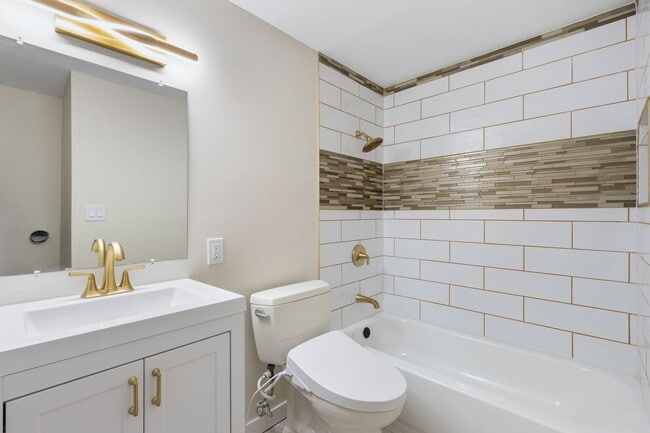 Building Photo - Bright & Beautiful Foothills Home Just Minutes from Downtown Boulder