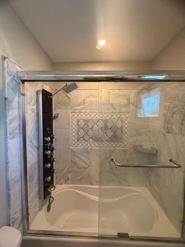 Building Photo - 7791 Sherwood Cir S