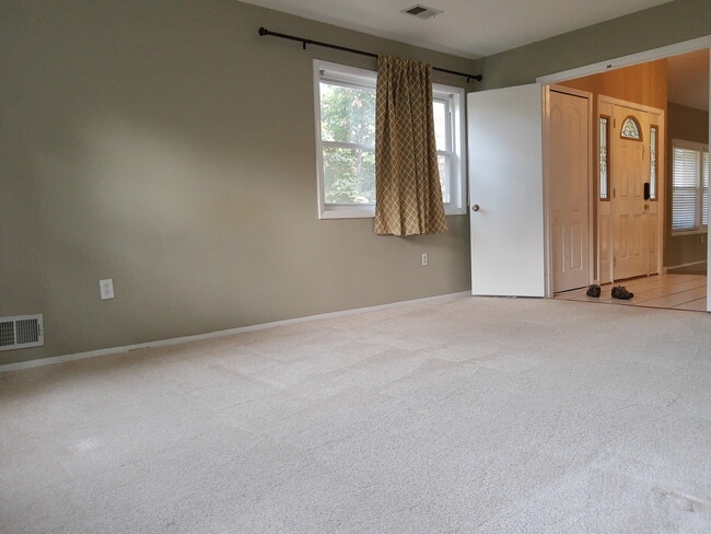 Building Photo - 9 Pheasant Run Ct