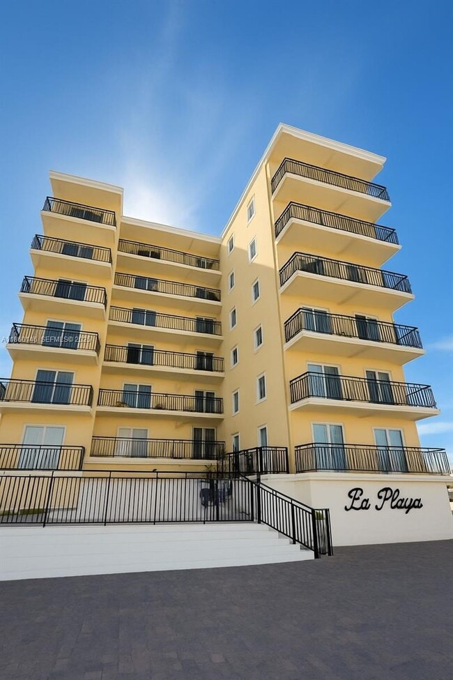 Building Photo - 1815 N Surf Rd