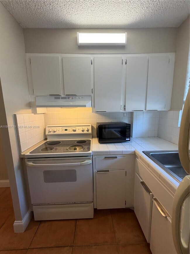 Building Photo - 1801 S Treasure Dr