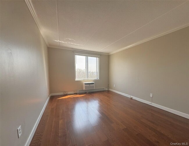 Building Photo - 128 Colonial Pkwy