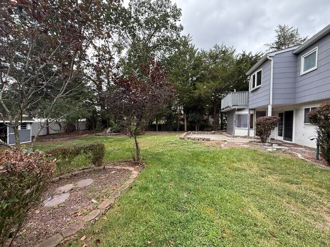 Building Photo - 321 Dallas Dr