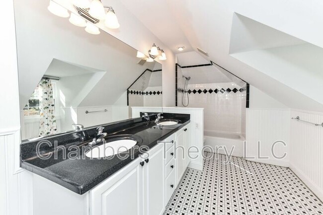 Building Photo - 3061 N Oakland St