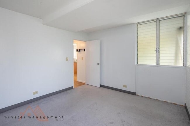 Building Photo - 1535 Punahou St