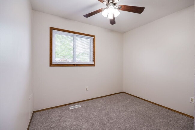 Building Photo - 366 Randy Dr