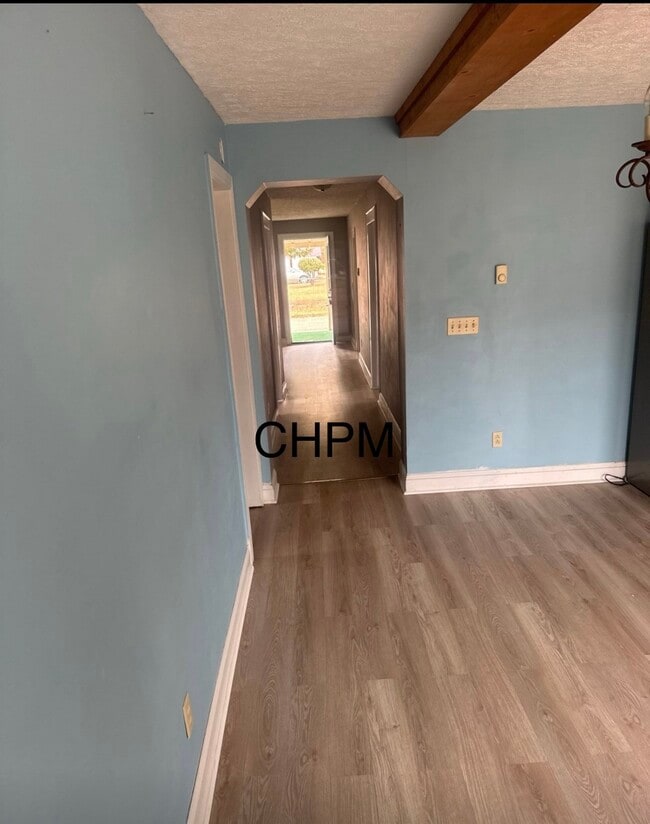 Building Photo - 916 Maple St