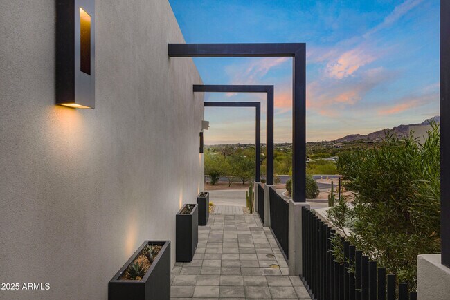 Building Photo - 5841 N Echo Canyon Cir