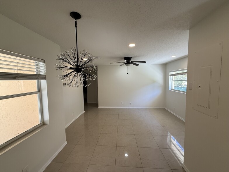 Building Photo - 238 Palmetto Dr